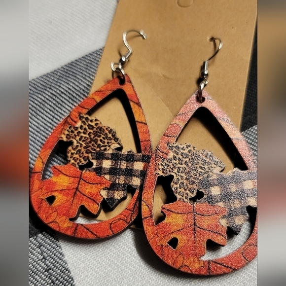 Double sided wooden cut out fall leaves, checkered, leopard print New - Picture 1 of 4